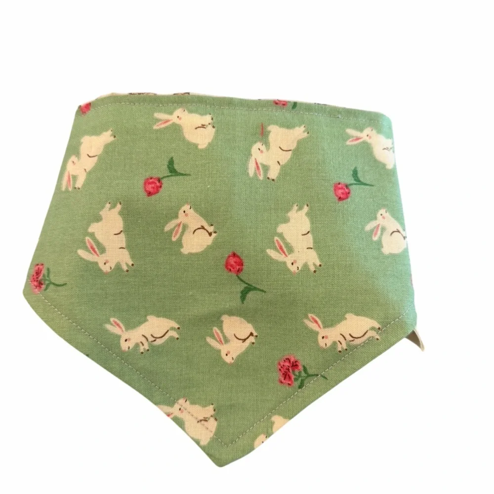 Reversible Scrunchie Dog Bunny Print Green Bandana Headband. Size small.